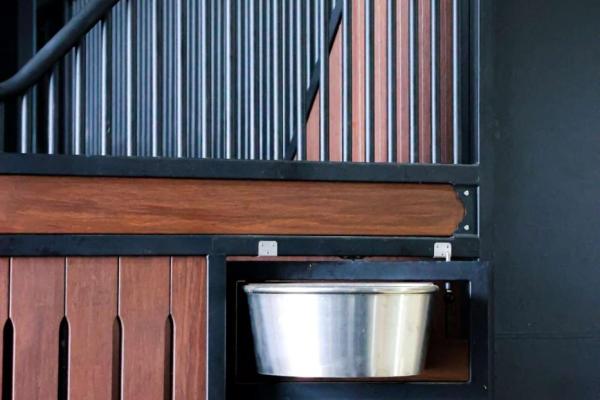 Elite Equine Swinging Feed Bowl
